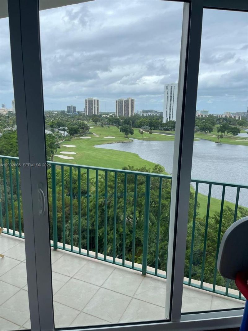 20000 E Country Club Dr , Unit 906, Aventura, FL 33180 Photo