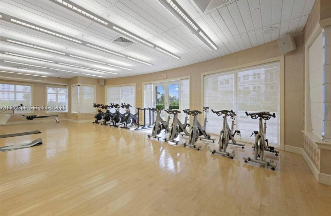 20000 E Country Club Dr , Unit 906, Aventura, FL 33180 Photo