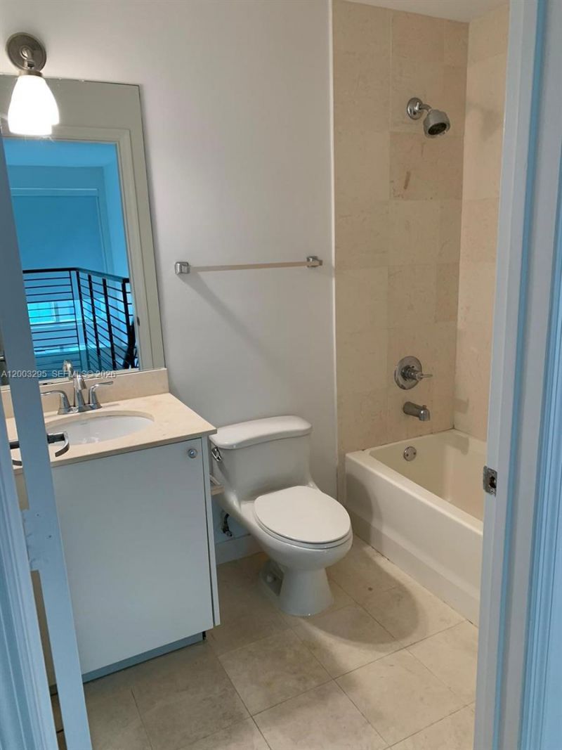 60 SW 13 St , Unit 3202, Miami, FL 33130 Photo