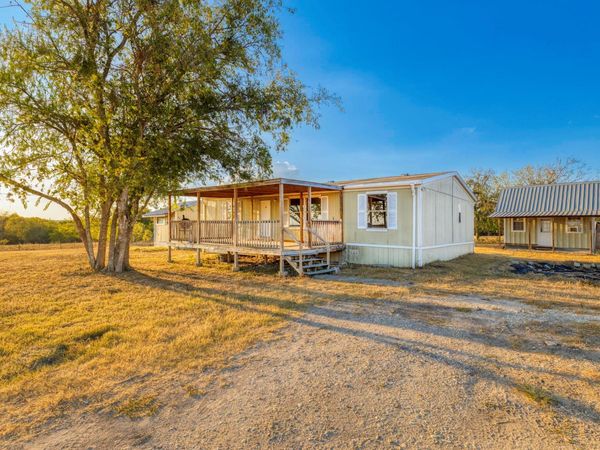 645 Old Luling RD , Lockhart, TX 78644