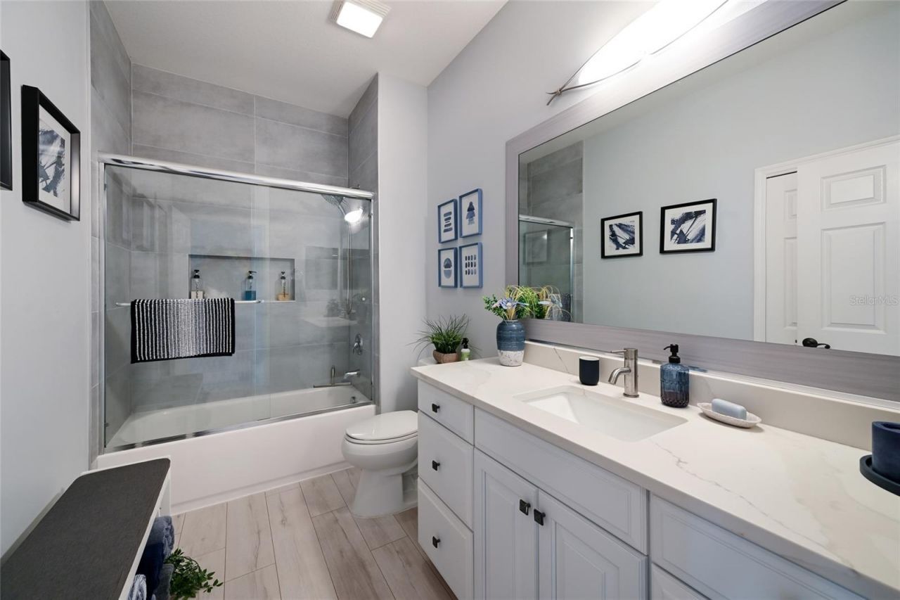 6702 41st Street Circle E, Sarasota, FL 34243 Photo