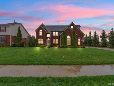 1002 Carriage Trace Boulevard, Southfield Twp, MI 48178