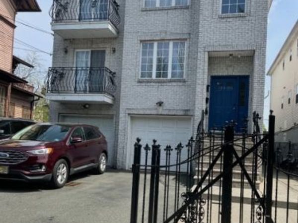 128 Lincoln Ave, Newark, NJ 07104