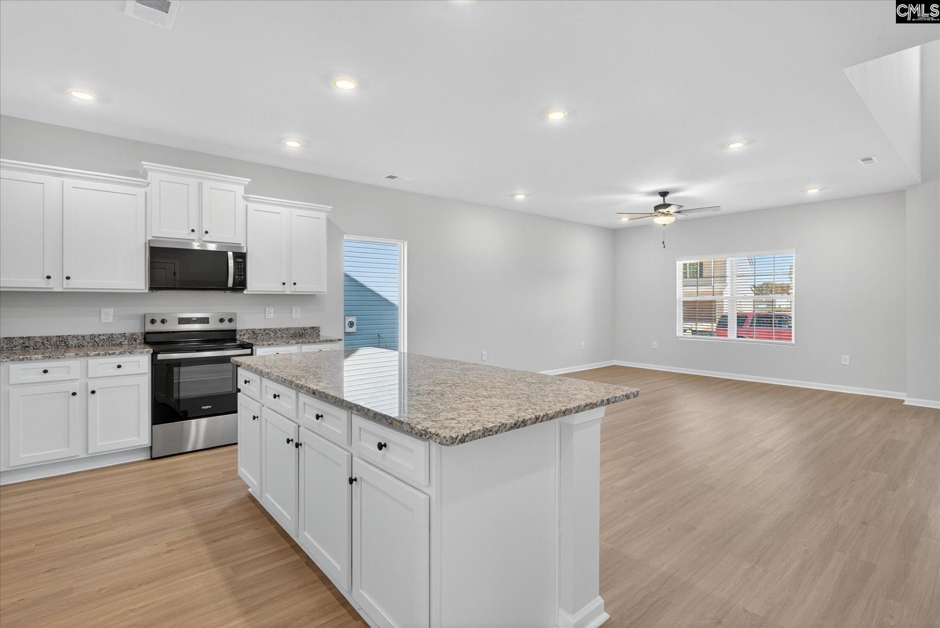 2017 Crimson Glow Court  Photo 6