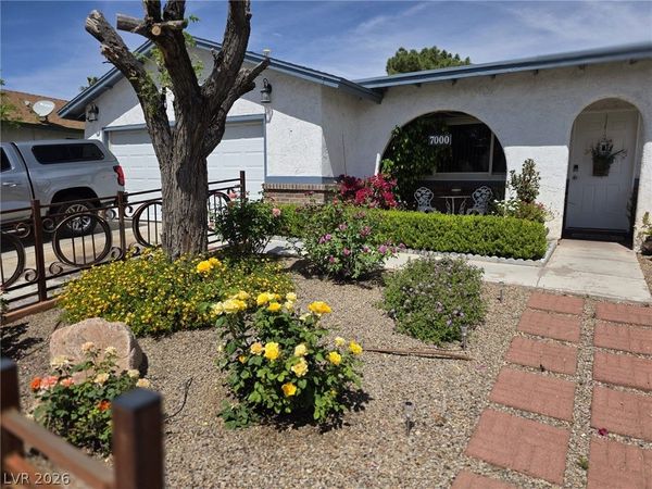 7000 Carrondale Way , Las Vegas, NV 89128