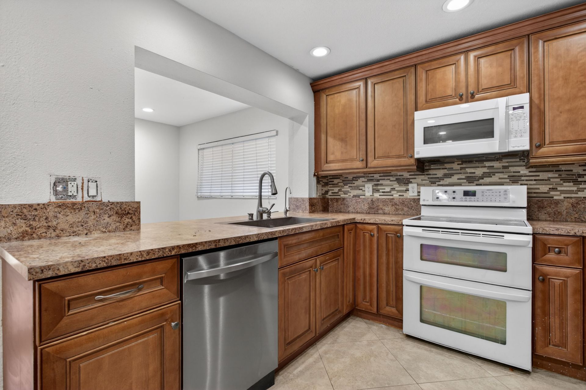 8122 NW 73rd Avenue, Tamarac, FL 33321 Photo