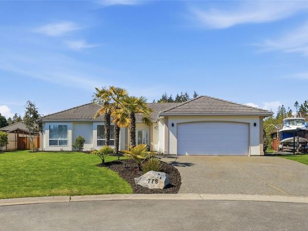 778 Norwood Pl, Qualicum Beach, BC V0K 2P9