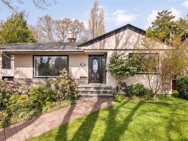 2324 Cranmore Rd , Oak Bay, BC V8R 1Z4