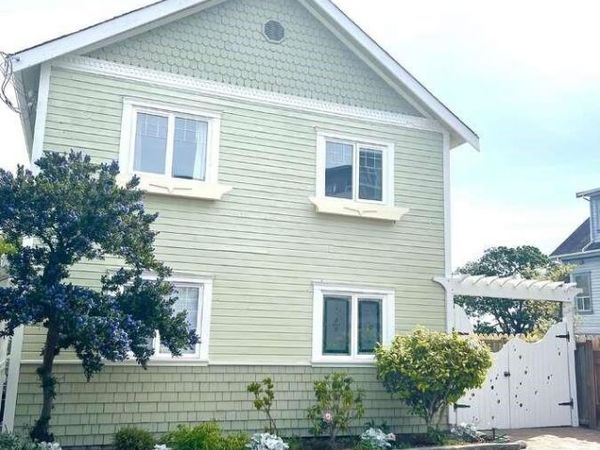 485 Head St , Esquimalt, BC V9A 5S1