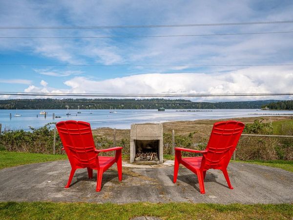 7442 Yake Rd, Fanny Bay, BC V0R 1W0