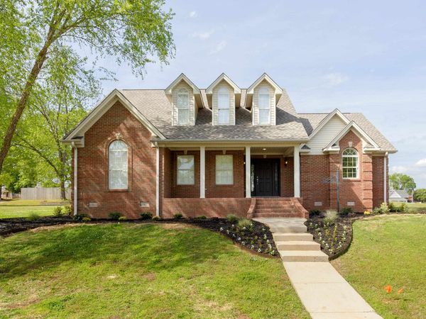 306 7th St, Tuscumbia, AL 35674