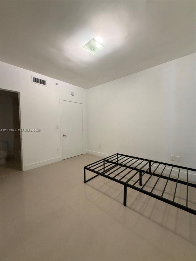 6000 Collins Ave , Unit 313, Miami Beach, FL 33140 Photo