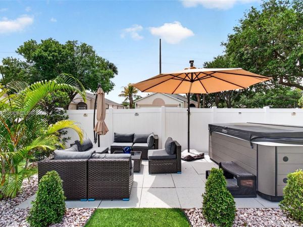 31 E Bentwater Cir, Boynton Beach, FL 33426