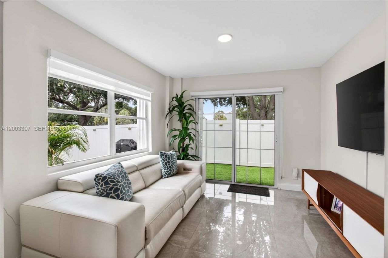 31 E Bentwater Cir, Boynton Beach, FL 33426 Photo