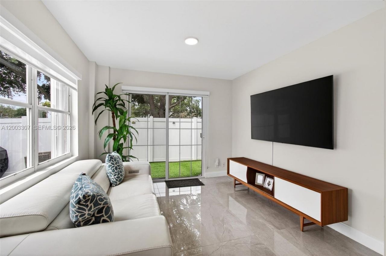 31 E Bentwater Cir, Boynton Beach, FL 33426 Photo