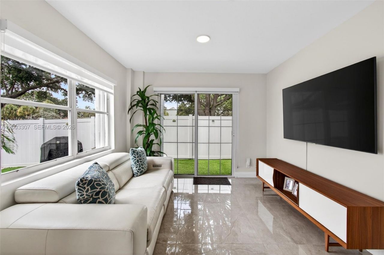 31 E Bentwater Cir, Boynton Beach, FL 33426 Photo