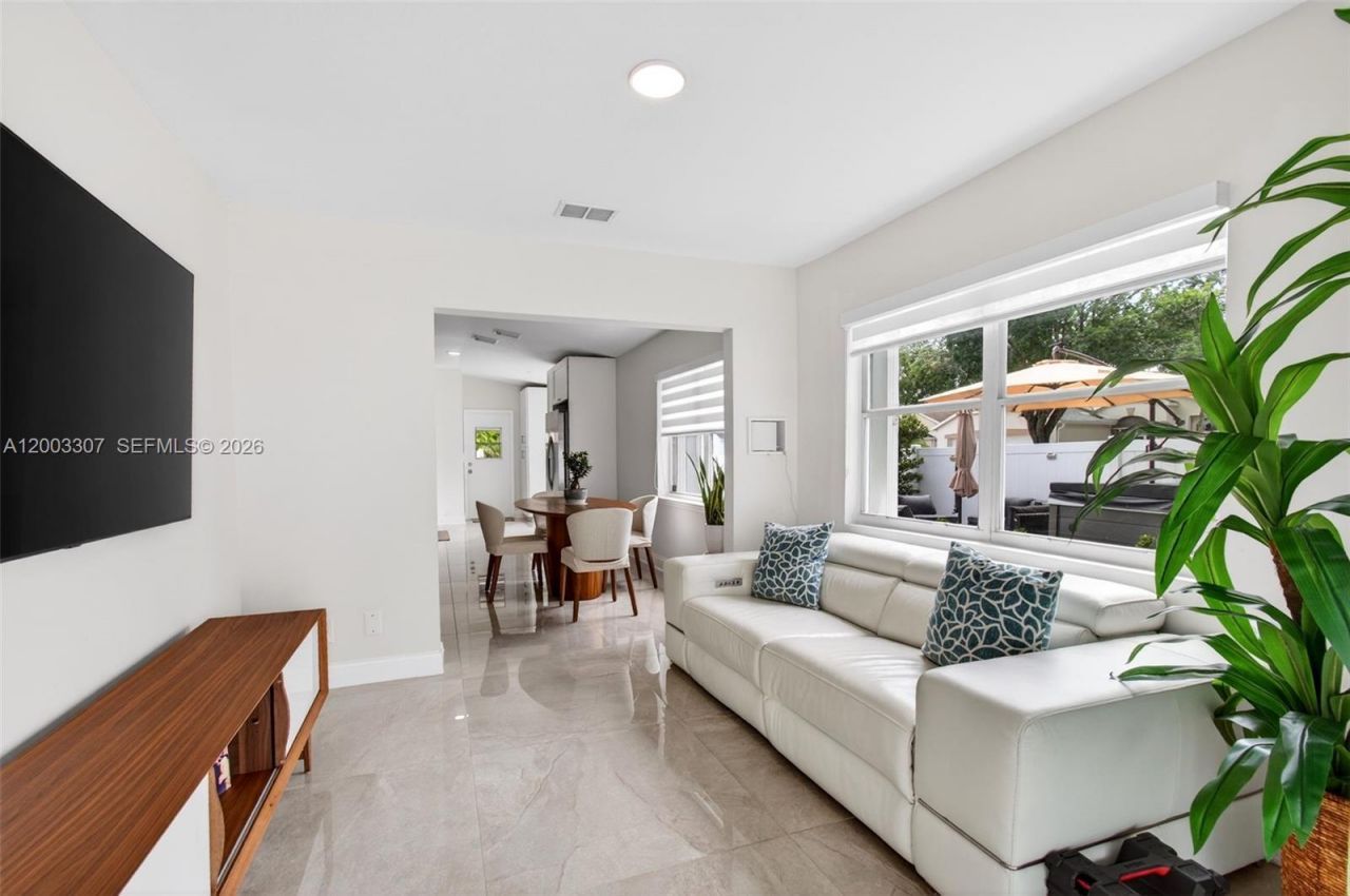 31 E Bentwater Cir, Boynton Beach, FL 33426 Photo