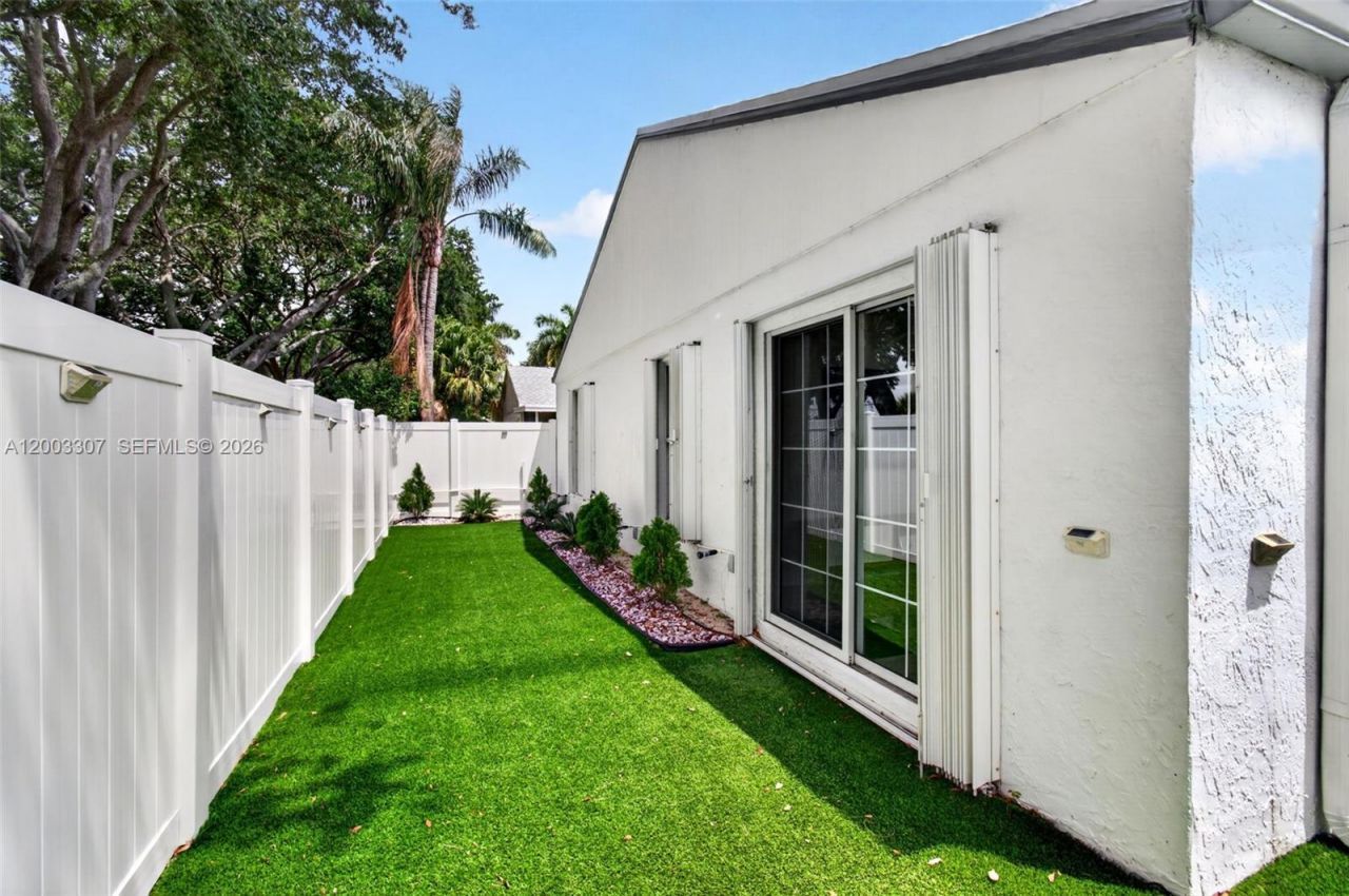 31 E Bentwater Cir, Boynton Beach, FL 33426 Photo