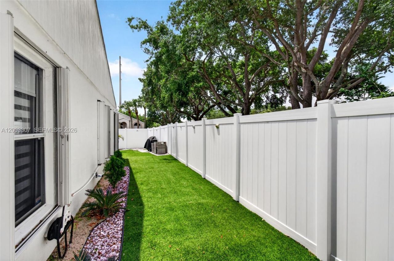 31 E Bentwater Cir, Boynton Beach, FL 33426 Photo