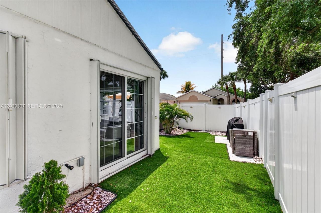 31 E Bentwater Cir, Boynton Beach, FL 33426 Photo