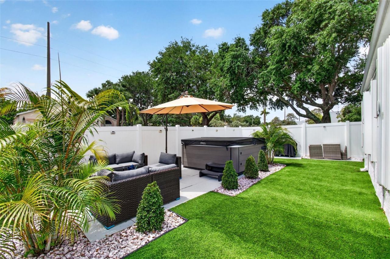 31 E Bentwater Cir, Boynton Beach, FL 33426 Photo