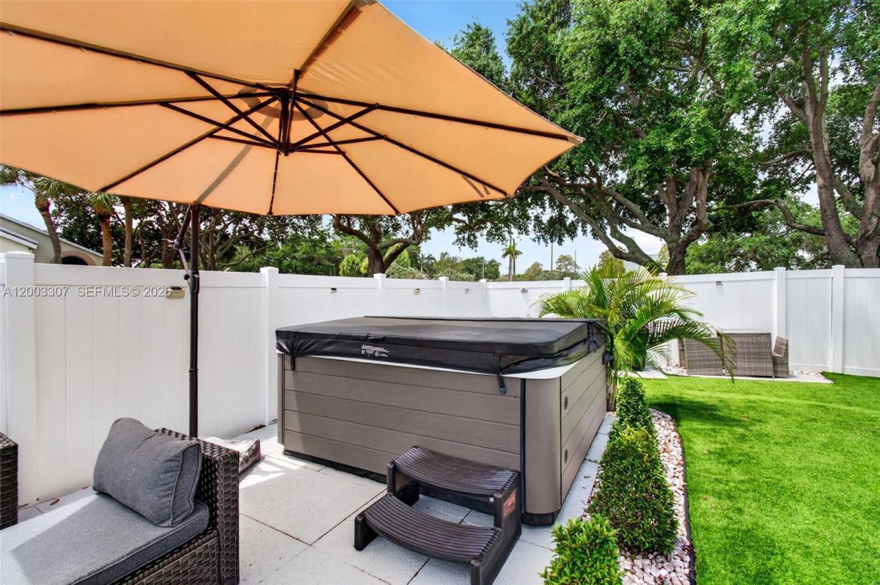 31 E Bentwater Cir, Boynton Beach, FL 33426 Photo