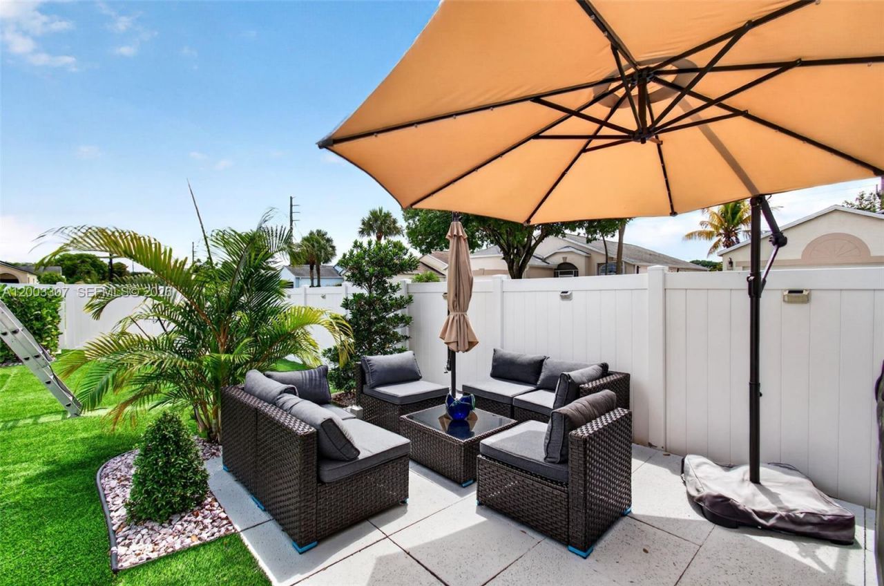 31 E Bentwater Cir, Boynton Beach, FL 33426 Photo