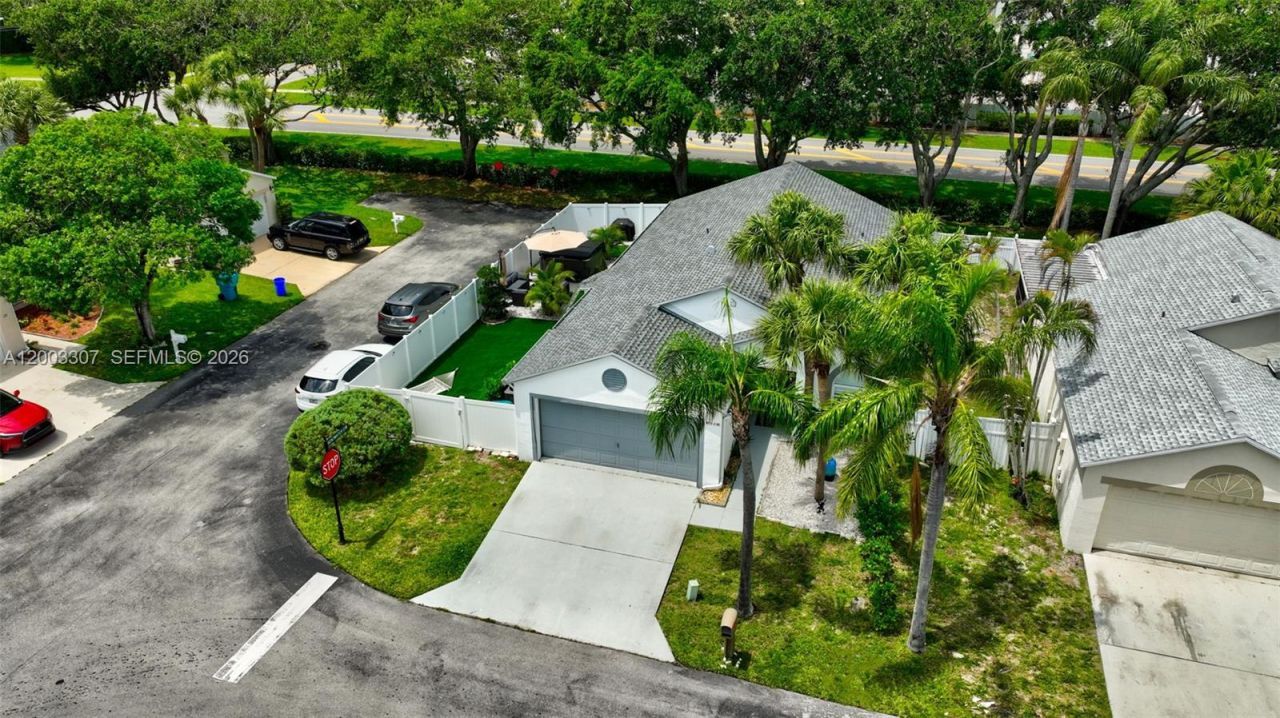 31 E Bentwater Cir, Boynton Beach, FL 33426 Photo