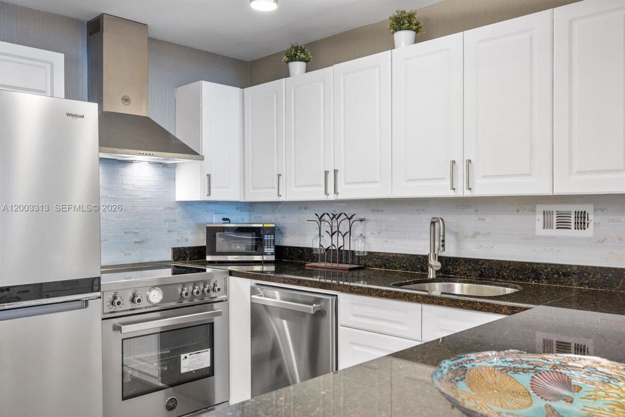 2301 Collins Ave , Unit 421, Miami Beach, FL 33139 Photo