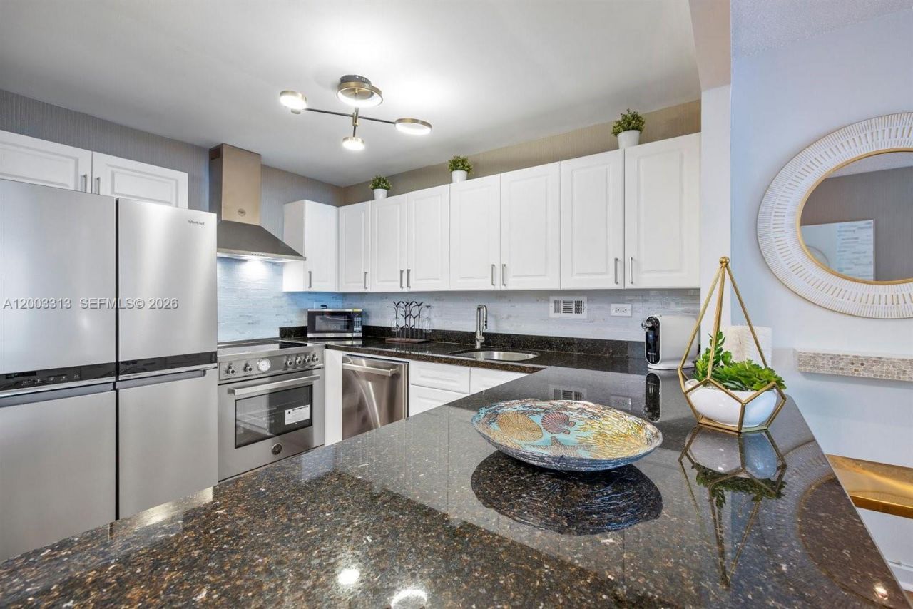 2301 Collins Ave , Unit 421, Miami Beach, FL 33139 Photo