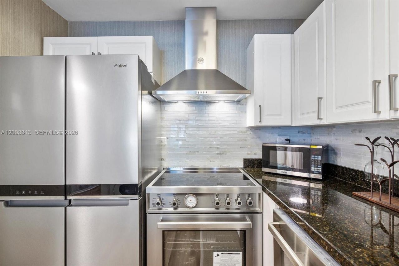 2301 Collins Ave , Unit 421, Miami Beach, FL 33139 Photo