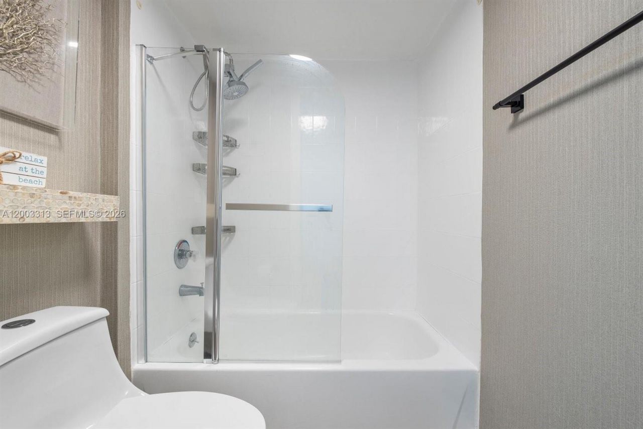 2301 Collins Ave , Unit 421, Miami Beach, FL 33139 Photo