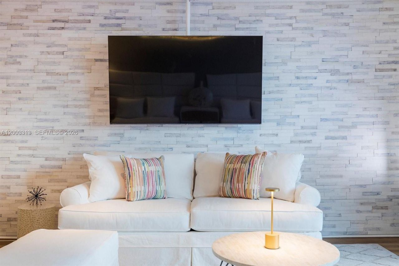 2301 Collins Ave , Unit 421, Miami Beach, FL 33139 Photo