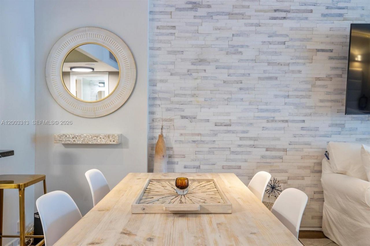 2301 Collins Ave , Unit 421, Miami Beach, FL 33139 Photo