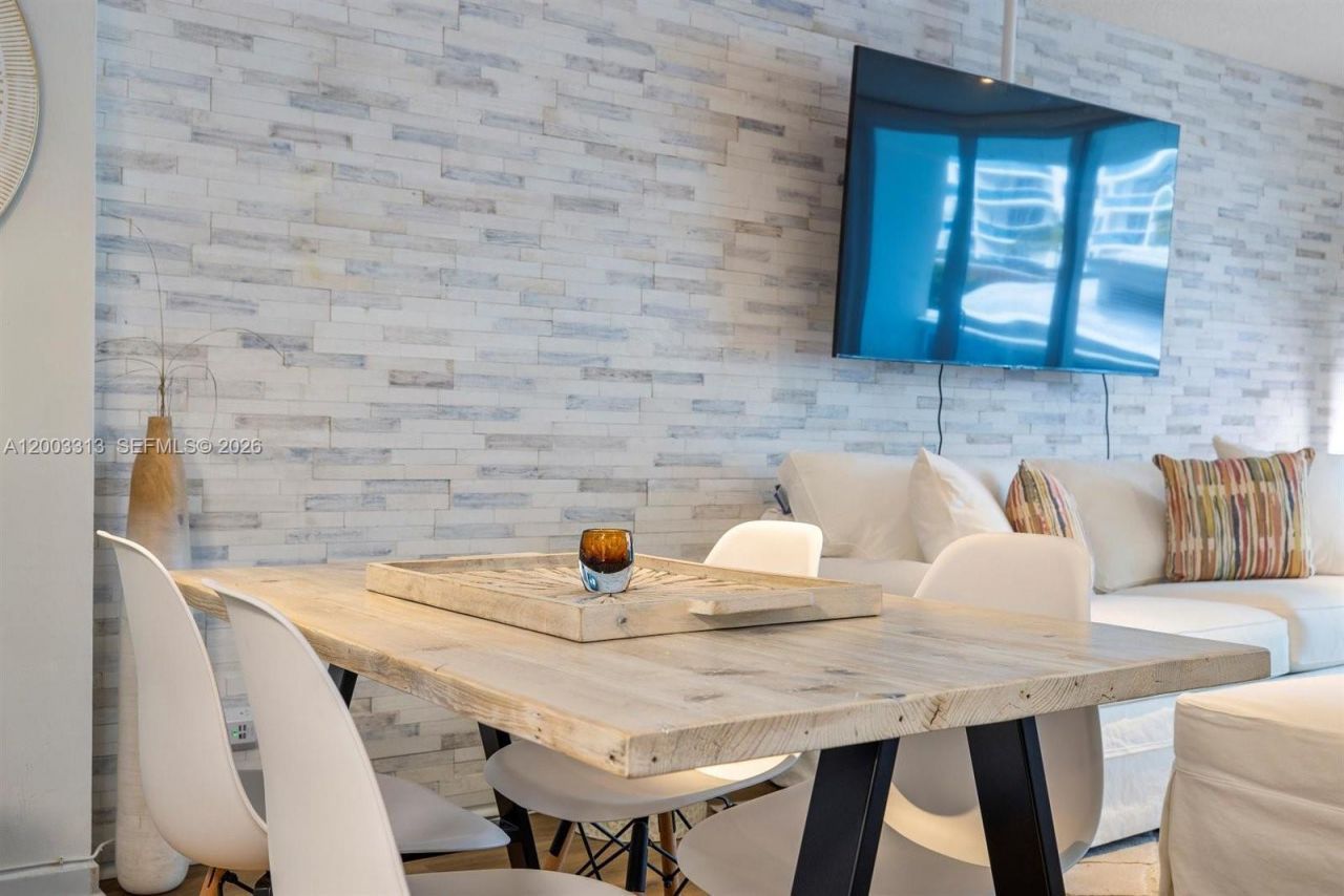 2301 Collins Ave , Unit 421, Miami Beach, FL 33139 Photo