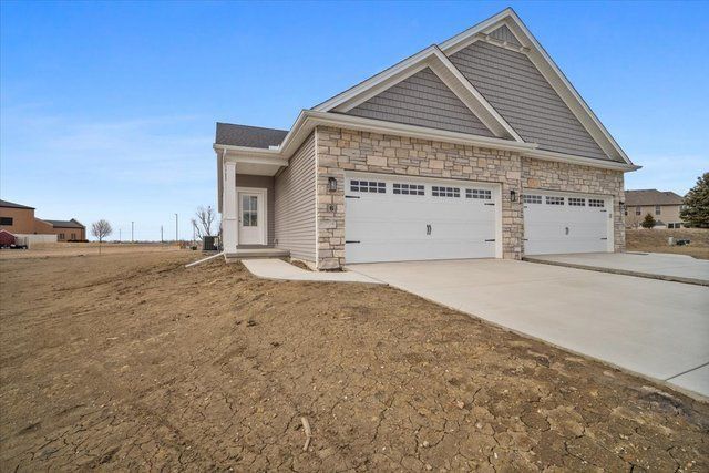 13 Stone Mill Court, Bloomington, IL 61705 Main Photo