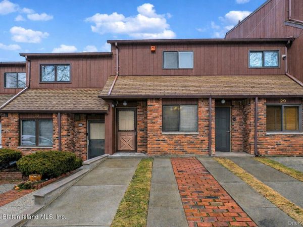 31 Stonegate Drive, Staten Island, NY 10304