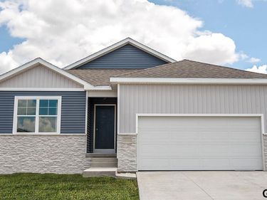 18476 Aurora Street, Omaha, NE 68136
