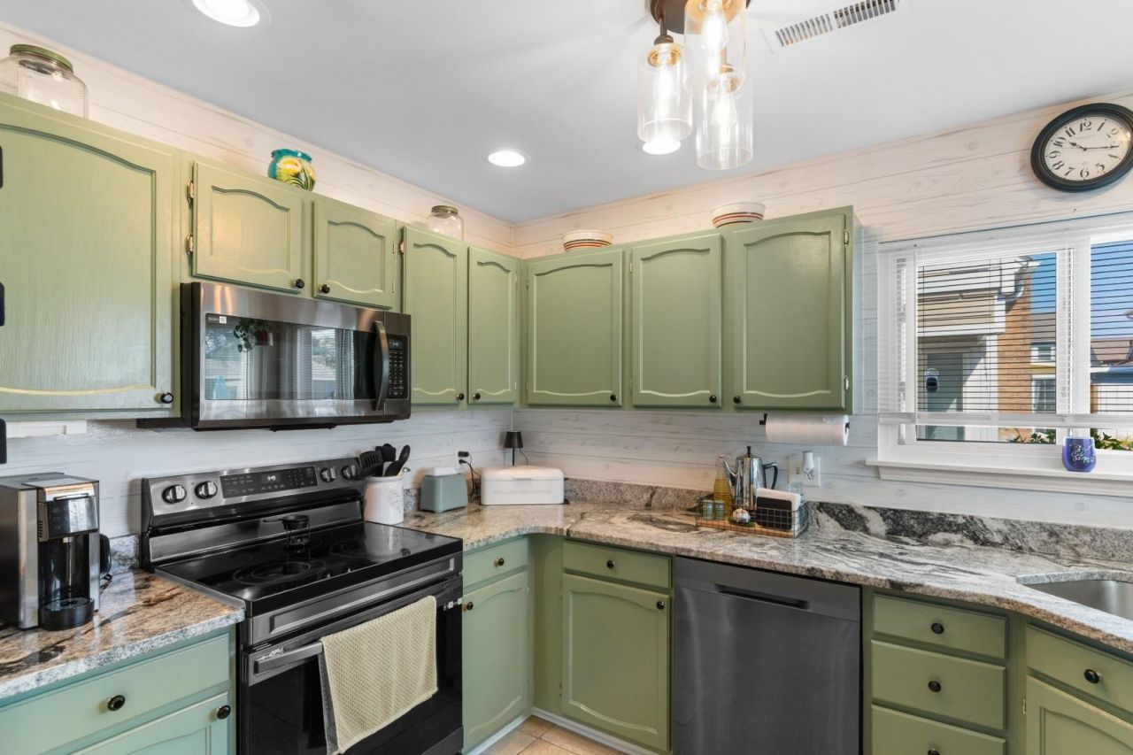 704 43rd Ave. S  Photo 4