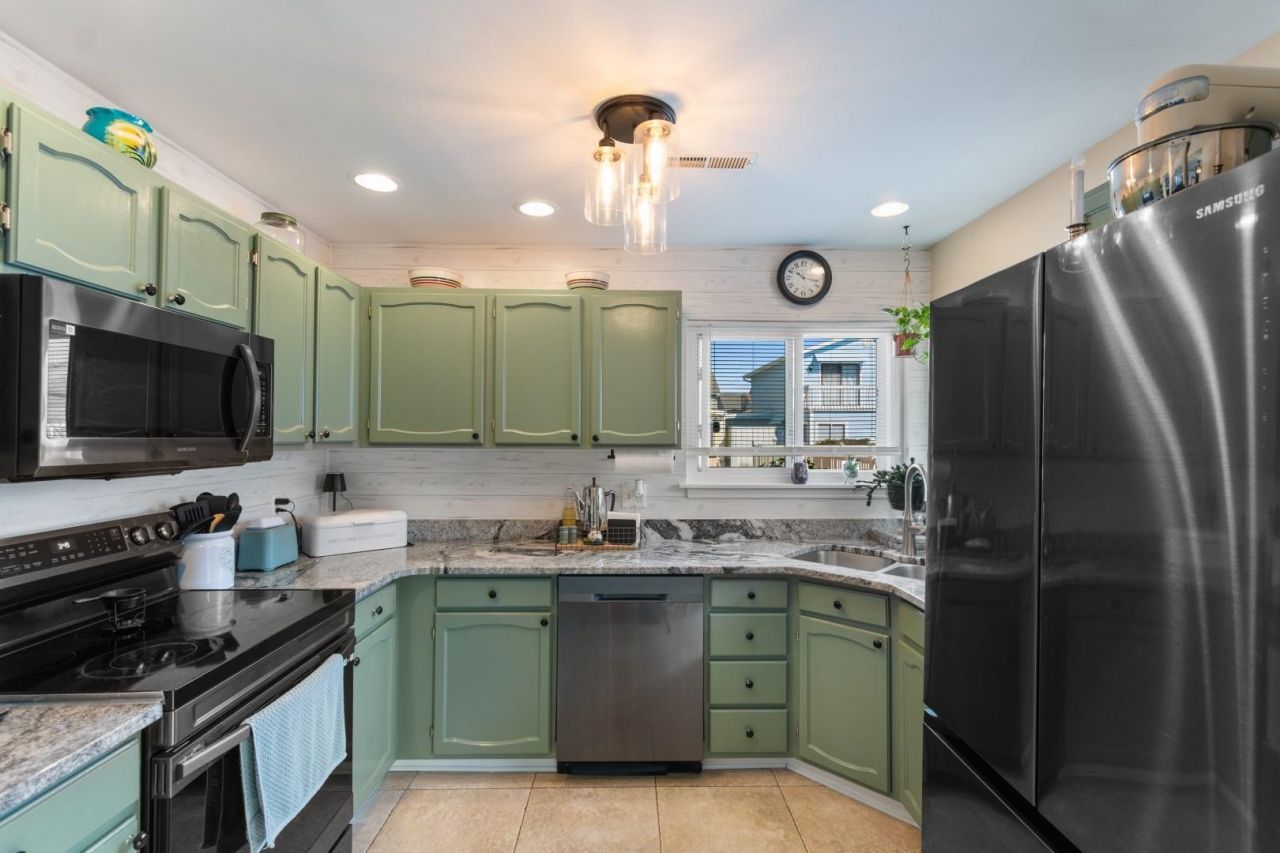 704 43rd Ave. S  Photo 5