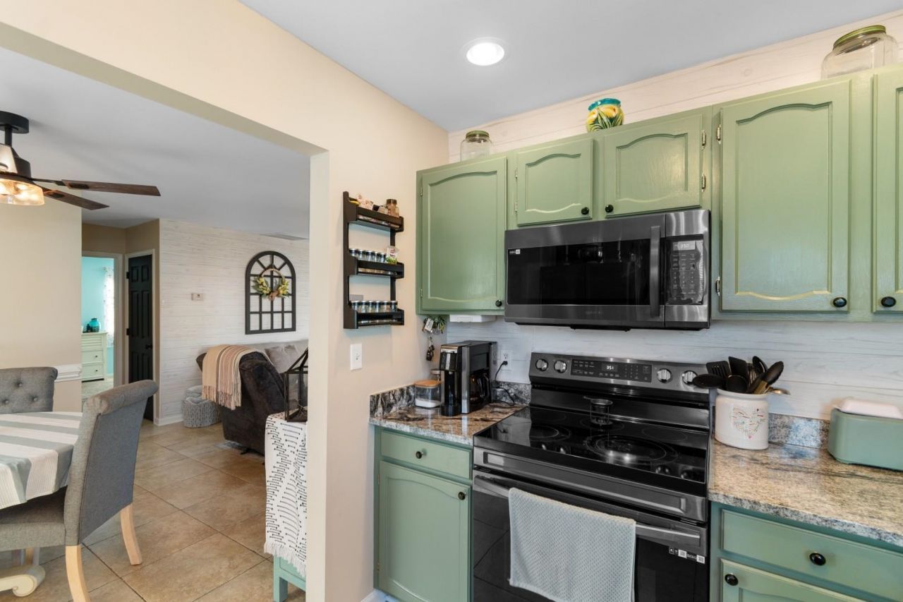 704 43rd Ave. S  Photo 8