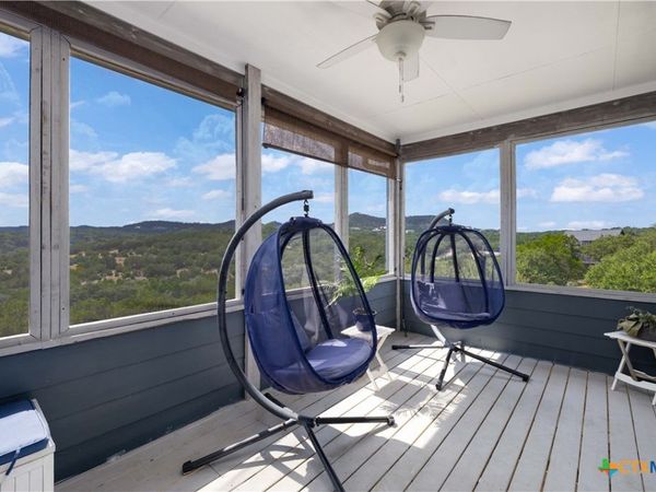 667 Rock Castle , Canyon Lake, TX 78133