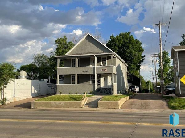 207 W 14th St, Sioux Falls, SD 57104