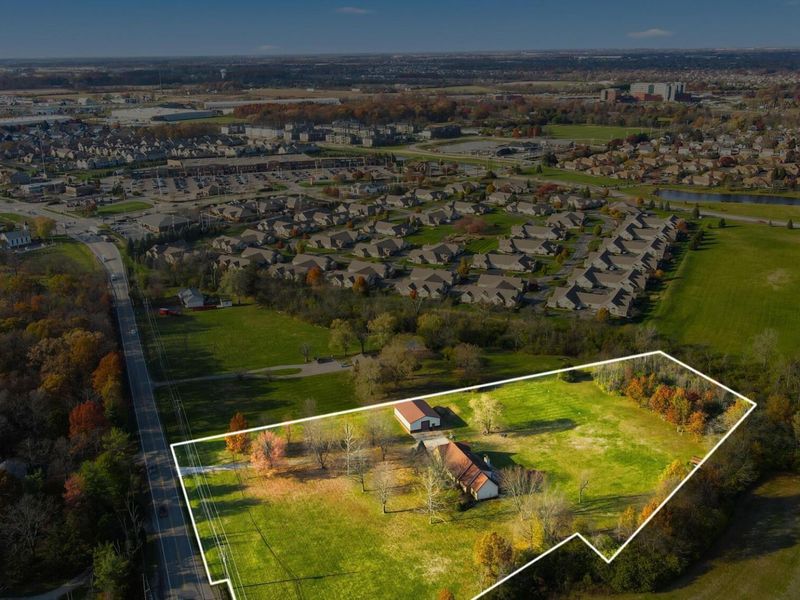 2392 London Groveport Road, Grove City, OH 43123 Photo 2