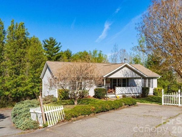 6 Arrowhead Lane, Weaverville, NC 28787