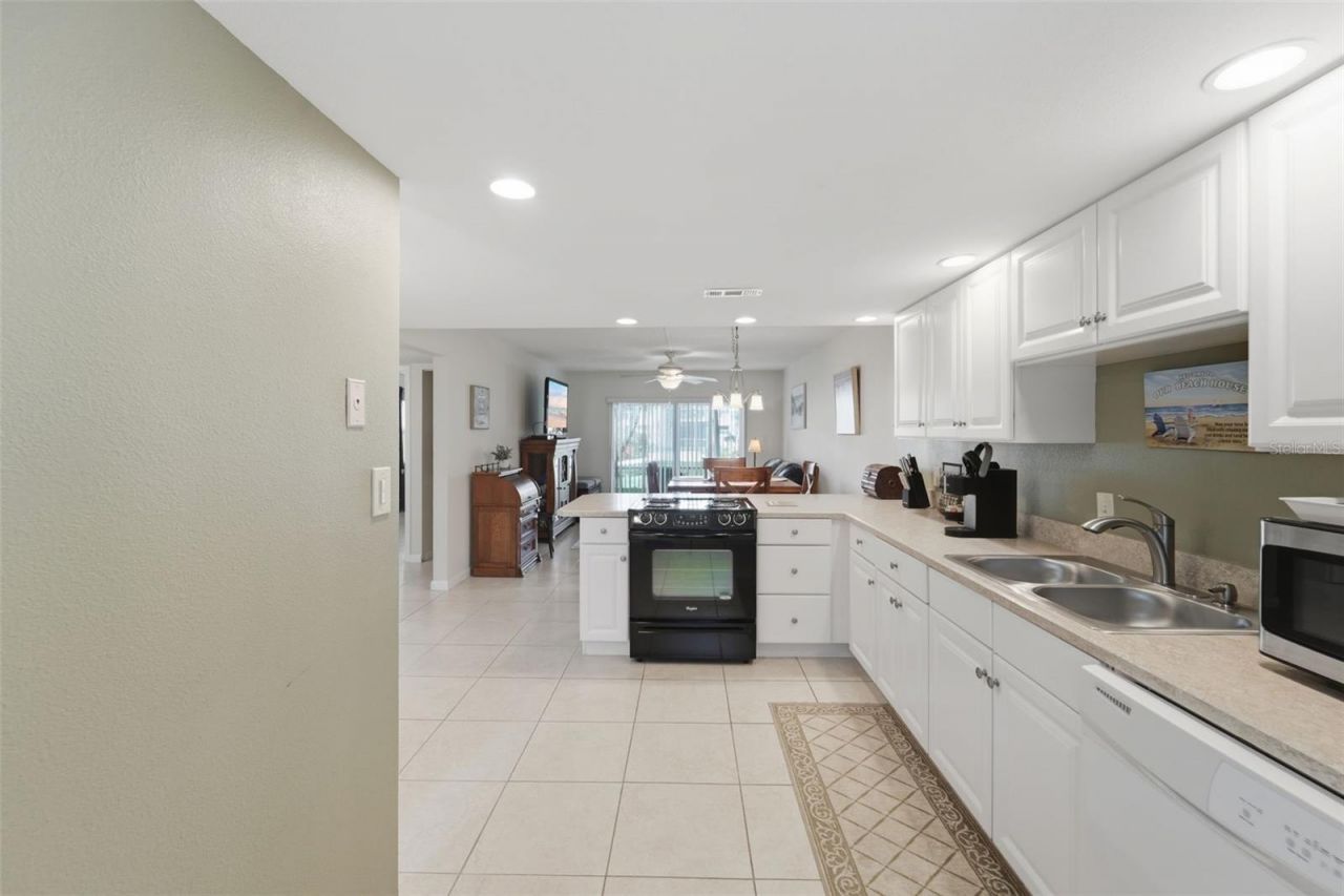 325 N Causeway, Unit D104, New Smyrna Beach, FL 32169 Photo