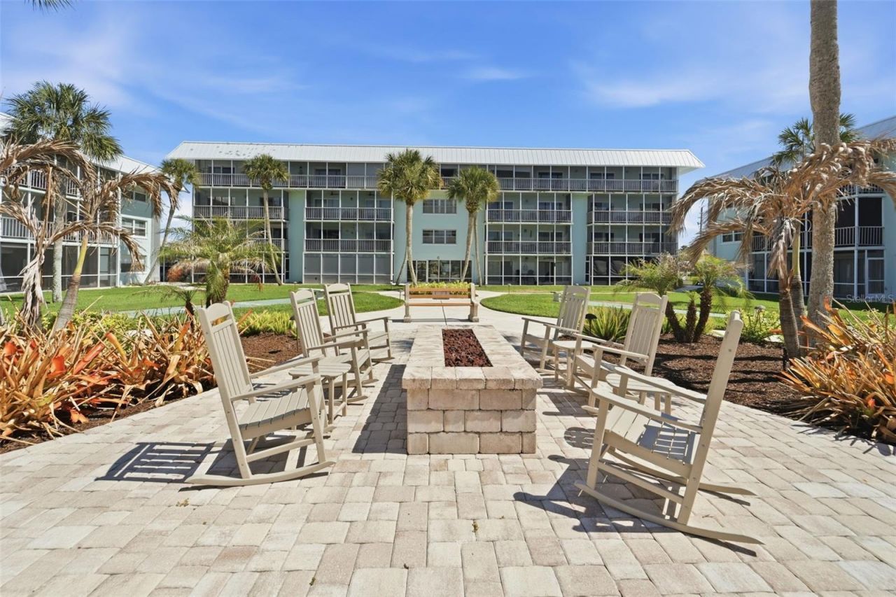 325 N Causeway, Unit D104, New Smyrna Beach, FL 32169 Photo