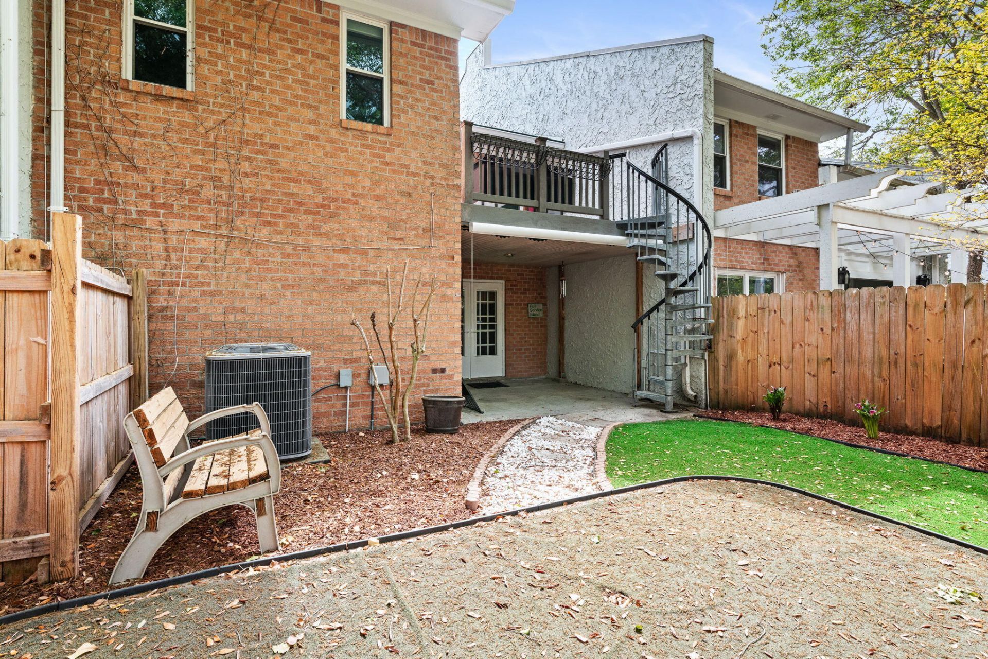 32 Meander Row Photo 30