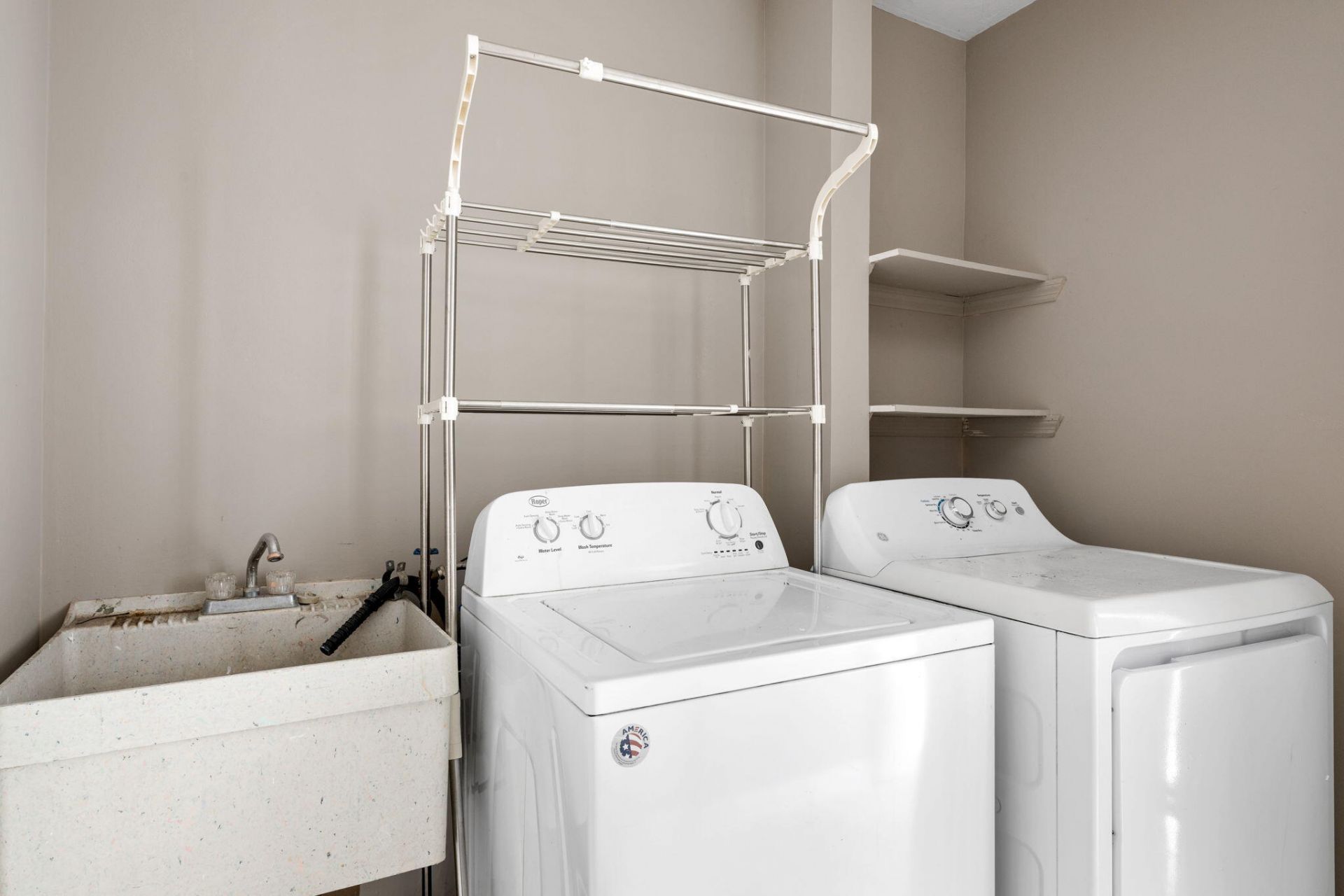 32 Meander Row Photo 30