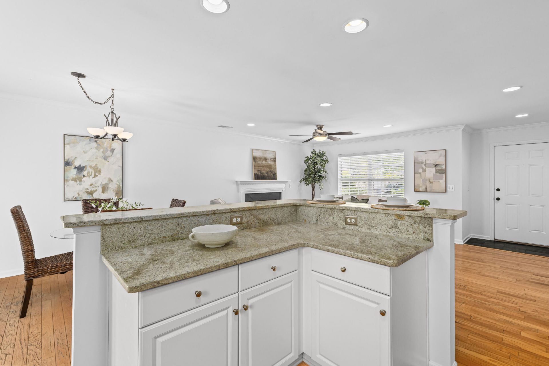 1099 Farmington Road Photo 14